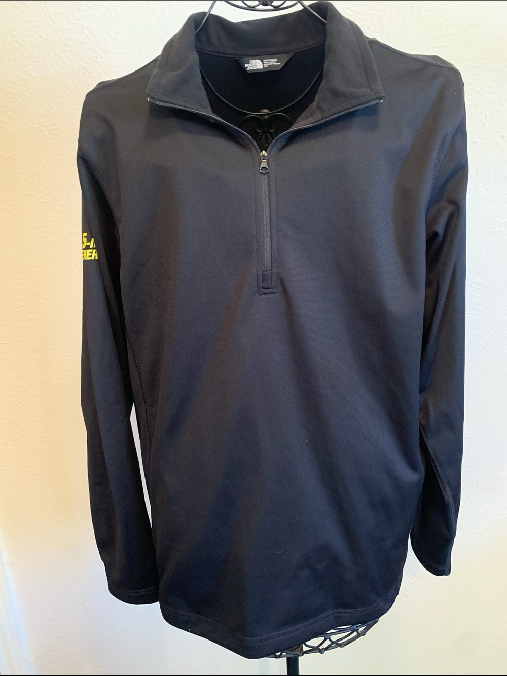 🏃♀️🏃♀️🏃♀️BOGOHO🏃♀️🏃♀️🏃♀️The North Face Black Quarter-Zip Pullover-Med